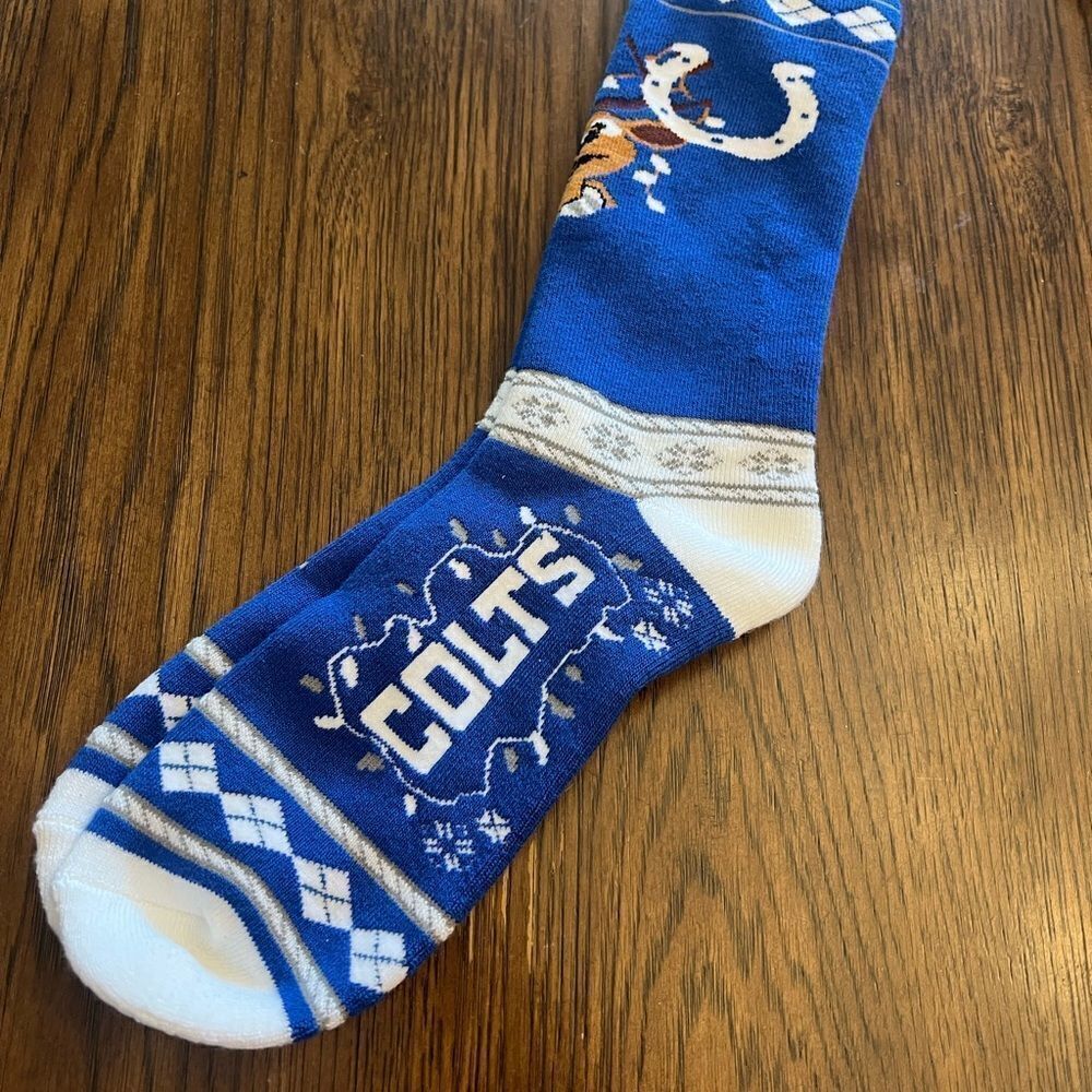 NWT NFL Indianapolis Colts Christmas football winter socks. Men’s size Large.